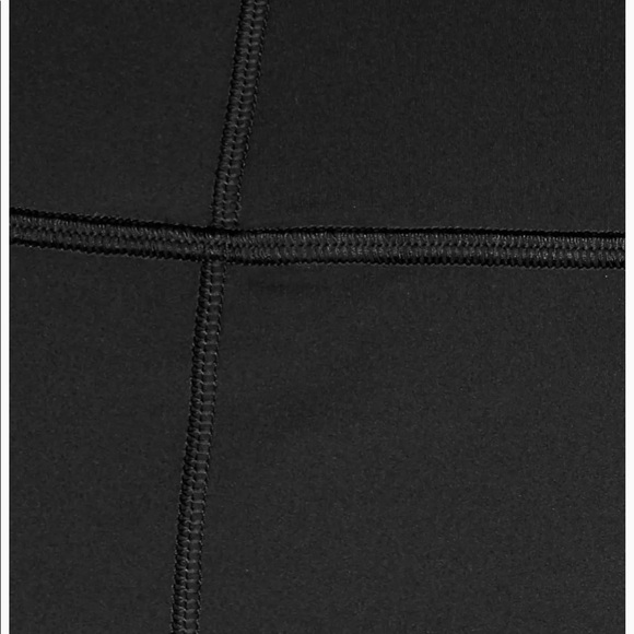 Lululemon Women’s Black Fast and Free High-Rise Short 6" (Non-Reflective) Size 6 - Picture 6 of 8